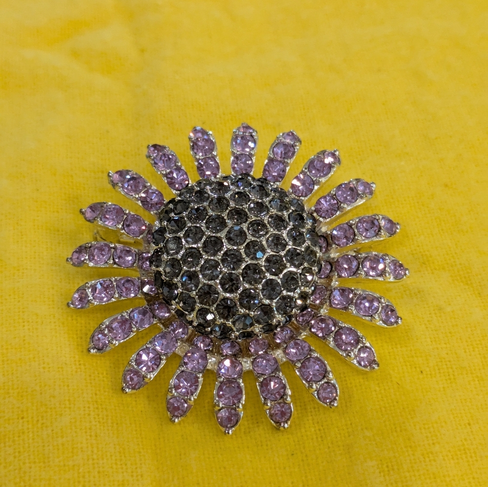 Vintage 2004d Signed Napier Elegant Purple And Gray Rhinestone Brooch